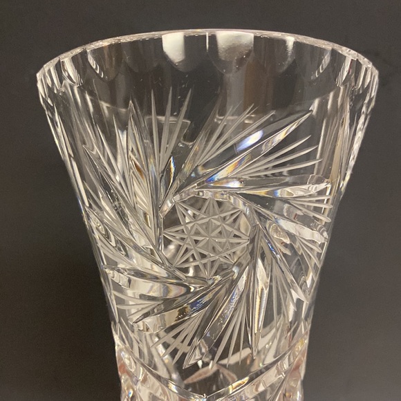 BOHEMIA CRYSTAL-CRYSTALEX Pinwheel Round Tabletop 6” Vase - Picture 6 of 14